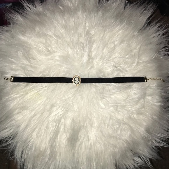 Velvet Vintage Choker - Picture 2 of 4